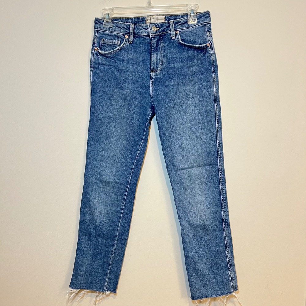 Free People Jeans Girlfiend Straight Leg Raw Hem Medium Wash Size 26 Casual